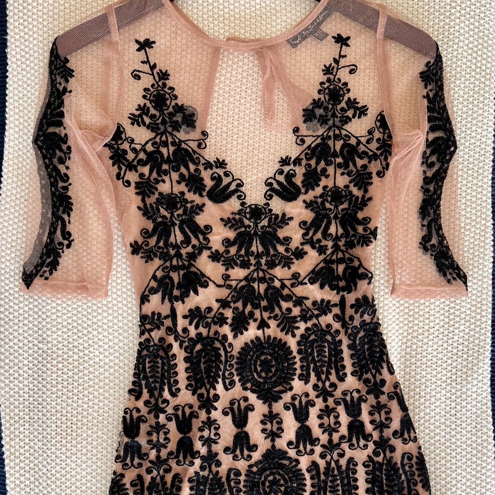 Lotus Mini Dress - Picture 4 of 7